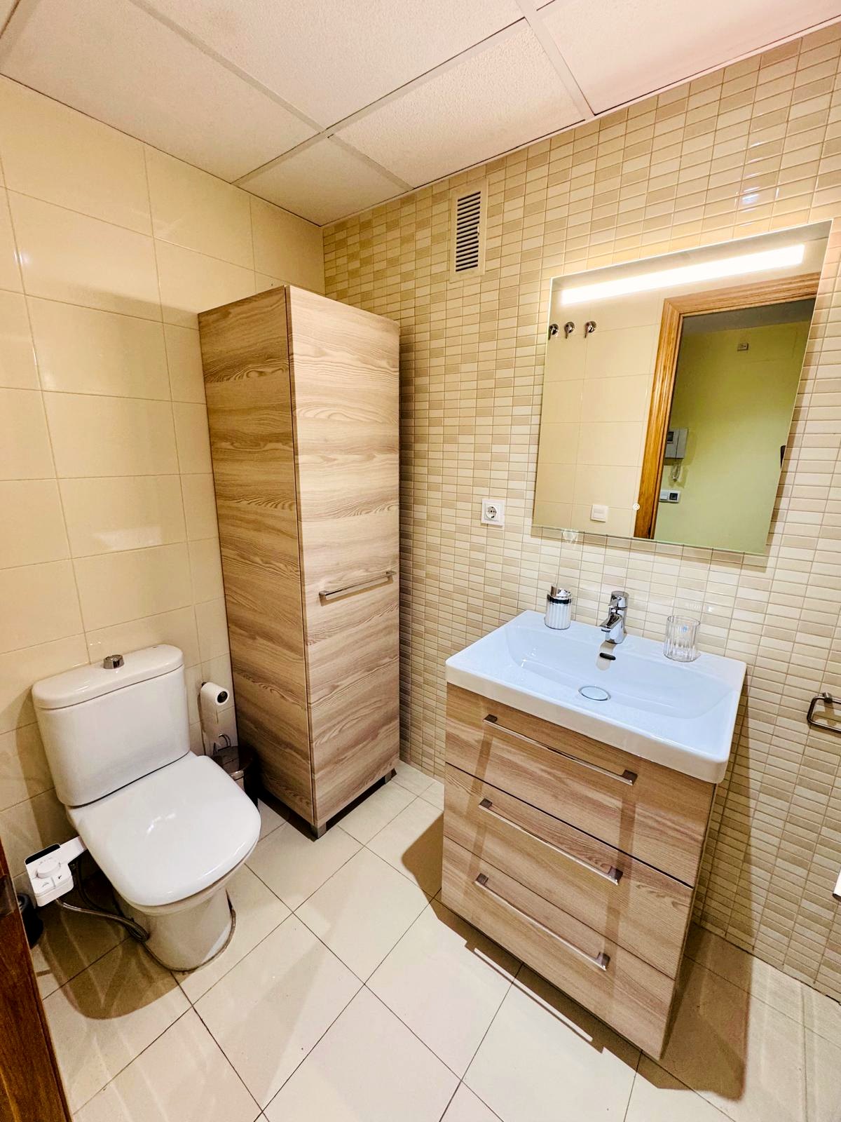 Baño completo de Leo Apartamentos El Clero